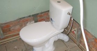 Установка приставного унитаза в Сорочинске - монтаж и подключение, СантехДомСрч от 5092 рублей